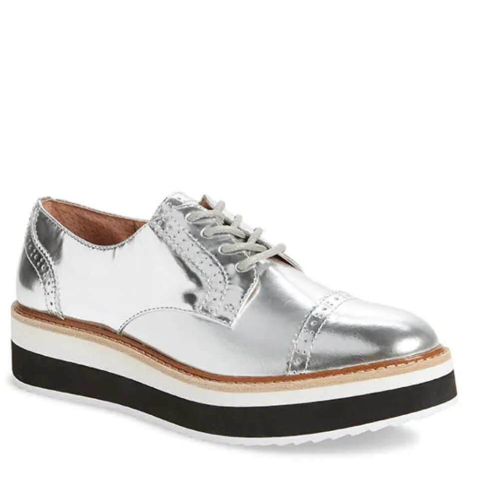 Halogen Metallic Silver Platform Oxfords, size 6.5